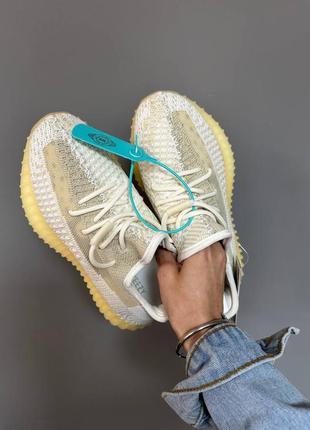 Рефлективное кроссовки adidas yeezy boost 350 v2 бежевые женские кроссовки adidas yeezy boost 350 рефлективные кроссовки адидас извые буст 3502 фото