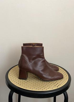 Кожаные ботинки