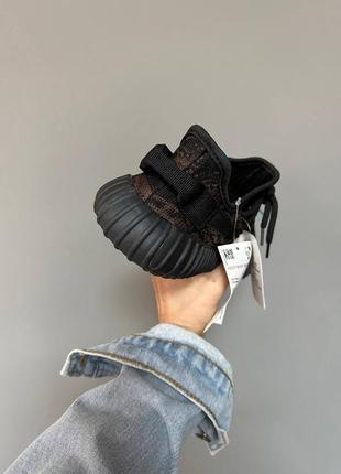 Логокие бордовые кроссовки adidas yeezy boost 350 v2 черные женские кроссовки adidas yeezy boost 350 черные кроссовки адидас изви буст5 фото