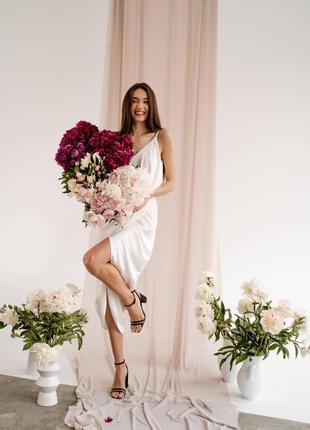 Ніжна біла сукня