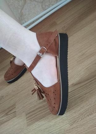 Закрытые босоножки 37 размер.