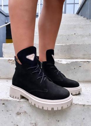 Ботинки замшевые