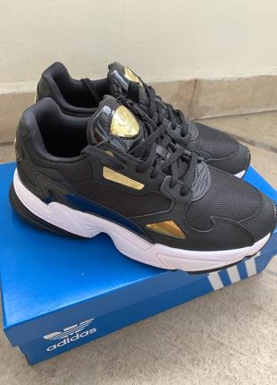Adidas Falcon