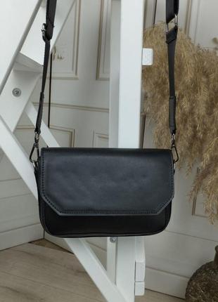 Маленькая и удобная сумочка кроссбоди женская тканевый ремень черная