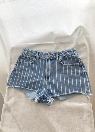 Джинсовые голубые шорты в полоску