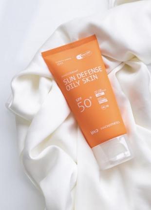 Солнцезащитный крем spf50+ для жирной кожи / sunblock sun defense spf50 + oily skin