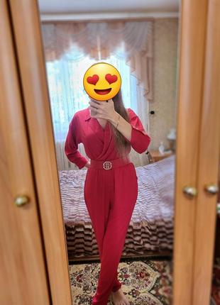 Жіночий нарядний літній комбінезон червоного кольору з v-образним вирізом, штани1 фото
