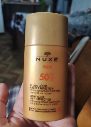 Nuxe sun , легкий захисний флюїд spf 50