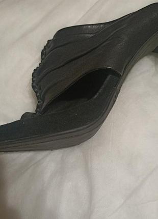 Кожаные шлепанцы 39р