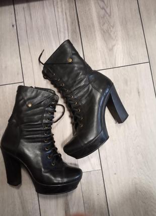 Демисезонные ботинки из натуральной кожи