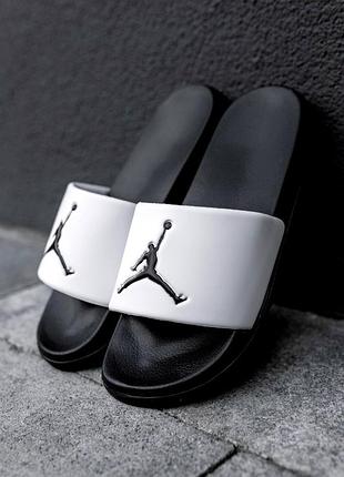Чоловічі шльопанці jordan slippers b&w.2 фото