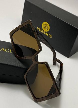 Окуляри у стилі versace