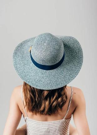 Летняя женская шляпа из бумаги синяя с лентой 54-563 фото