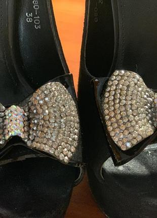 Черные замшевые лабутены (туфли) со стразами и на высоком каблуке2 фото