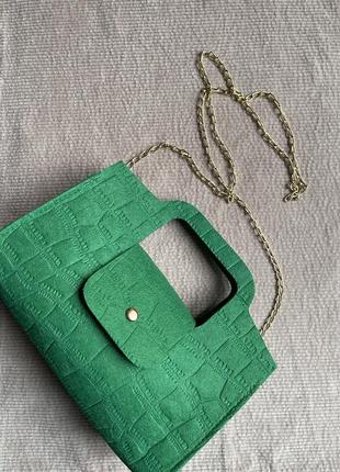 Зелена текстурна сумка з ланцюжком2 фото