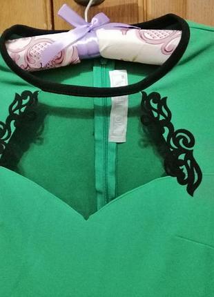 Красивое зеленое платье!!