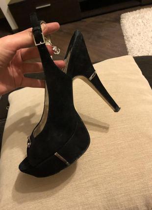 Босоніжки чорні замшілі