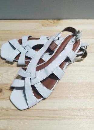 Натуральные кожаные босоножки topshop. белые сандалии с квадратным носком2 фото