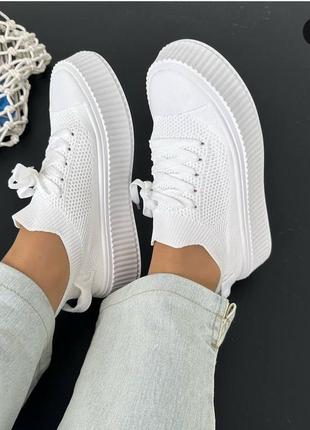 Стильные женские кеды на платформе