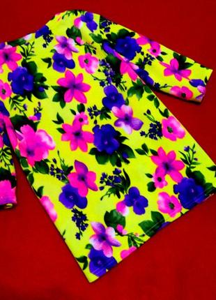 Яскрава кримпленовая фактурна блуза - футболка в неоново квітковий принт6 фото