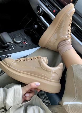 Кроссовки женские alexander mcqueen patent beige5 фото