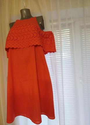 Коново-платье трапецией с кружевной оборкой