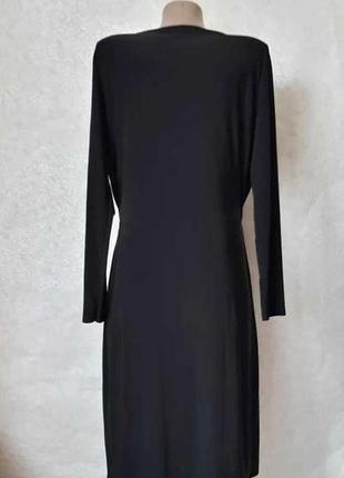 Фирменное boohoo платье миди на запах в чёрном цвете со струящейся ткани, размер 3хл2 фото