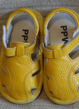 Чудові відкриті жовті шкіряні босоніжки ppwz голландська 19 р.(13 см.)