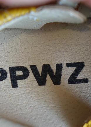 Чудові відкриті жовті шкіряні босоніжки ppwz голландська 19 р.(13 см.)