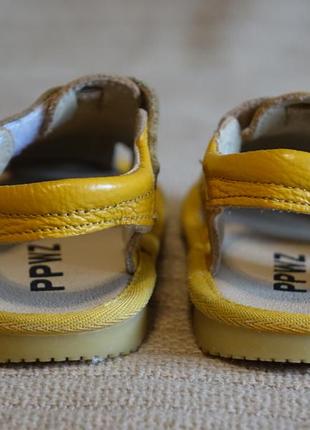 Чудові відкриті жовті шкіряні босоніжки ppwz голландська 19 р.(13 см.)