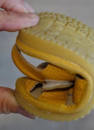 Чудові відкриті жовті шкіряні босоніжки ppwz голландська 19 р.(13 см.)