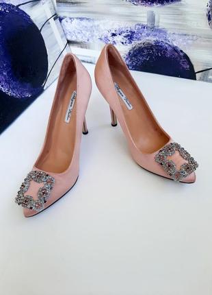 Вечерние туфли розового цвета с стиле manolo blahnik4 фото