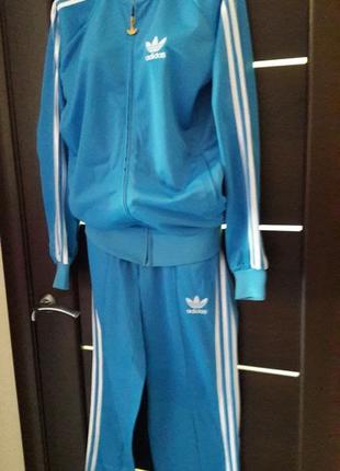 Костюм голубой adidas размер 48/52