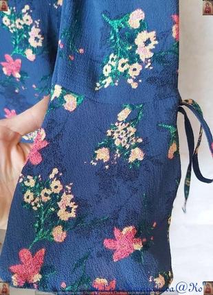 Фірмове прасуванняark легке плаття міді у квітковий принт на синьому тлі, розмір см6 фото