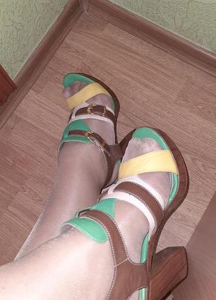 Босоніжки шкіряні