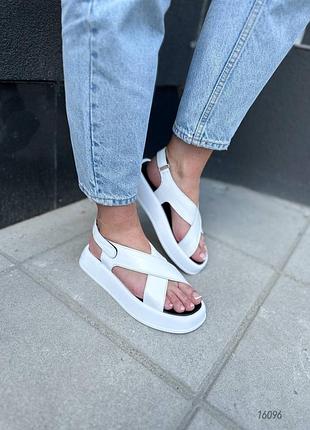 Босоножки натуральная кожа белые на липучке