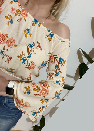 Eur 38-40 топ коротка блузка натуральна блуза довгий рукав відкриті плечі рукав волан віскоза1 фото