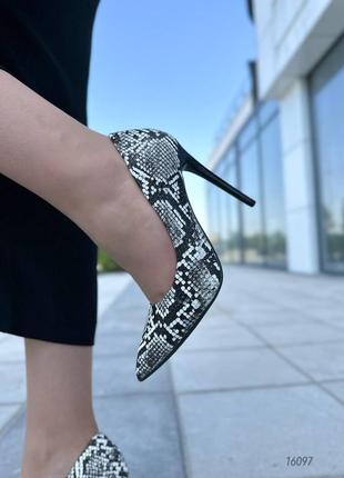 Жіночі туфлі на шпильці, рептилія, екошкіра9 фото