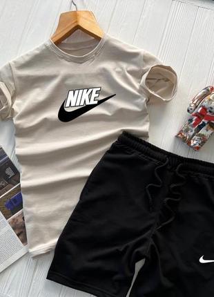 Летний бежевый спортивный костюм nike с принтом на груди найк бежевий літній спортивний костюм nike бежевий костюм найк
