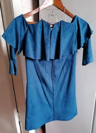 Стильна коротка сукня зі спущеними плечиками плаття міні під замш