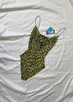 Яркое неоновое боди на тонких бретелях в анималистичный, леопардовый принт