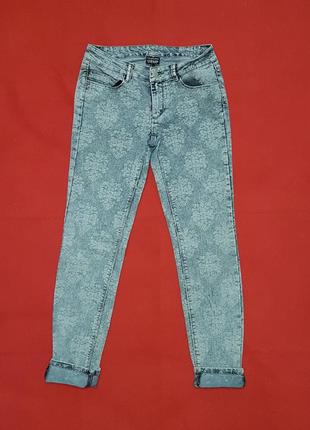 Стильные джинсовые брюки с орнаментом2 фото