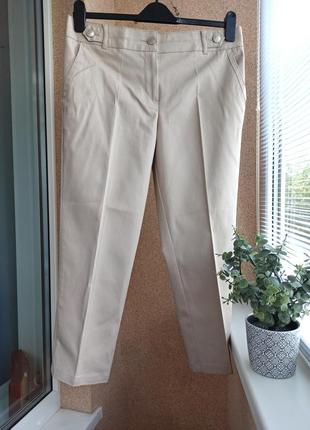 Летние качественные бежевые брюки зауженные к низу из натуральной ткани коттон