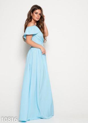 Голубое длинное платье с открытыми плечами2 фото