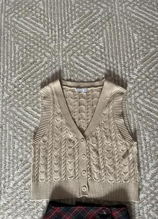 Безрукавка stradivarius, размер 24, xs, состояние новой