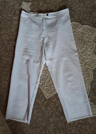 Белые брюки стрейчевые. типа джинсовые.4 фото
