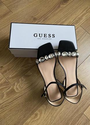 Guess продам нові босоніжки