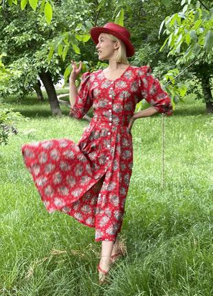 Летнее красное платье миди в винтажном австрийском стиле с цветочным принтом индивидуальный пошив6 фото