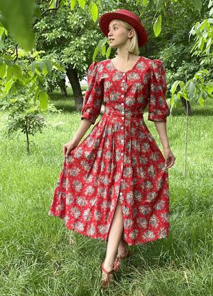 Летнее красное платье миди в винтажном австрийском стиле с цветочным принтом индивидуальный пошив7 фото