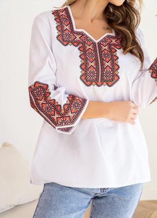 Белая льняная блуза с красной вышивкой